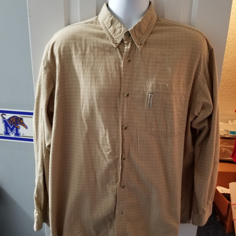Columbia long sleeve button-down tan color size la